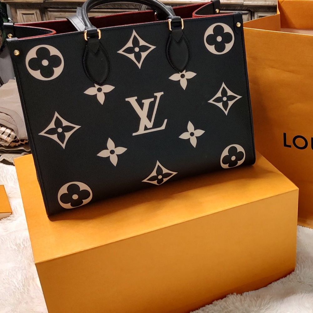 Louis Vuitton OnTheGo MM Shoulder Bag